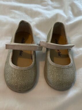 ChildrenChic Shimmer Gold Canvas Girls Mary Jane Shoes- Size 22 (6)